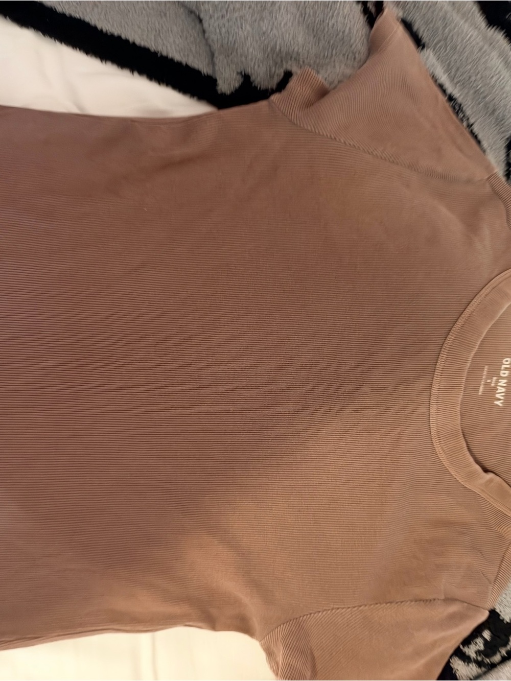 Old Navy Short Sleeve Ribbed Tee in Taupe